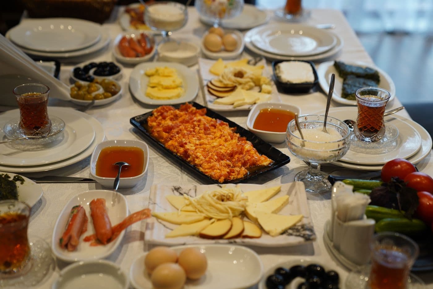 Yöresel ürünlerle hazırlanan kahvaltı sofrası